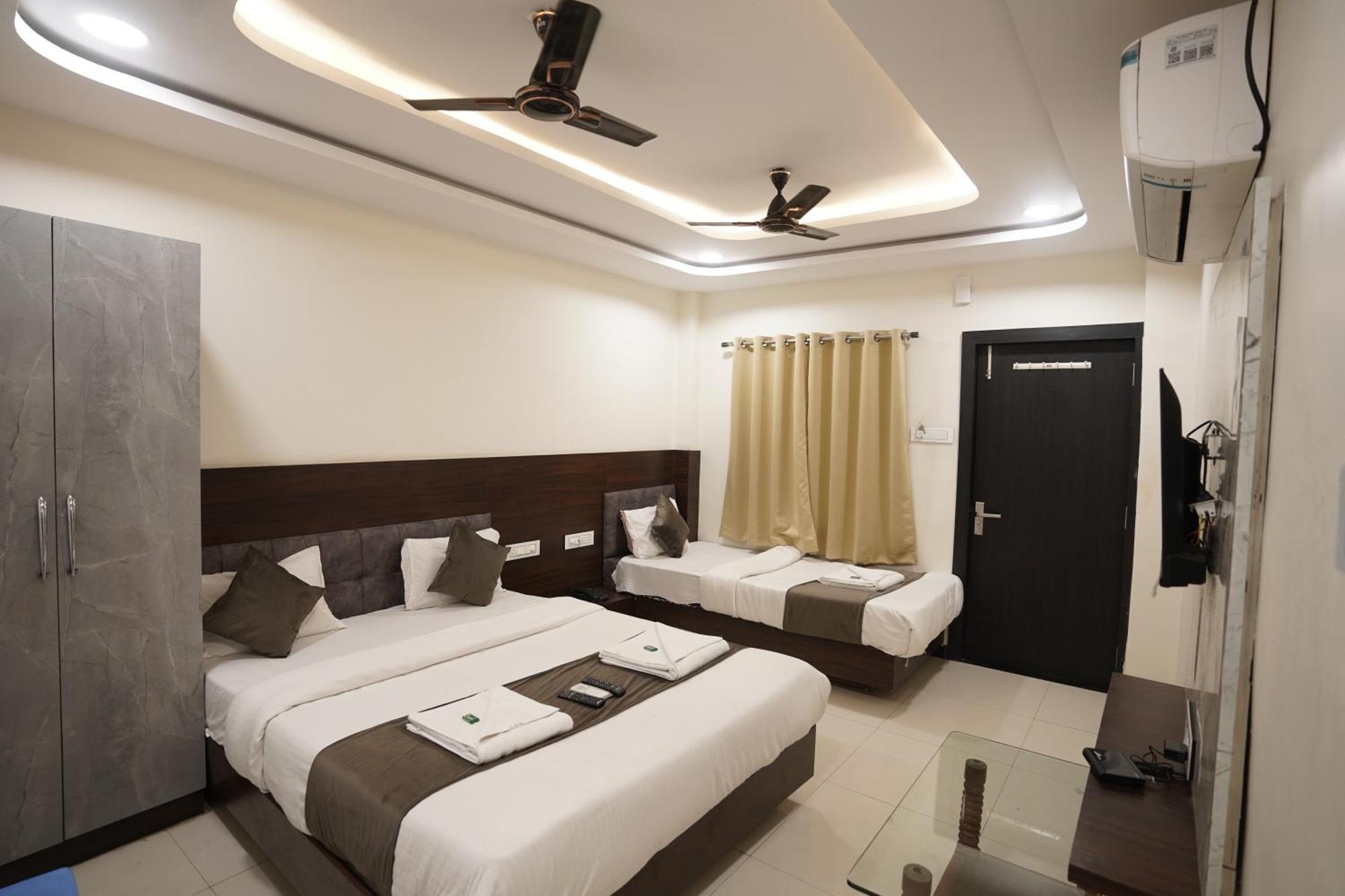 Hotel Dev Kripa Ujjain Exterior photo