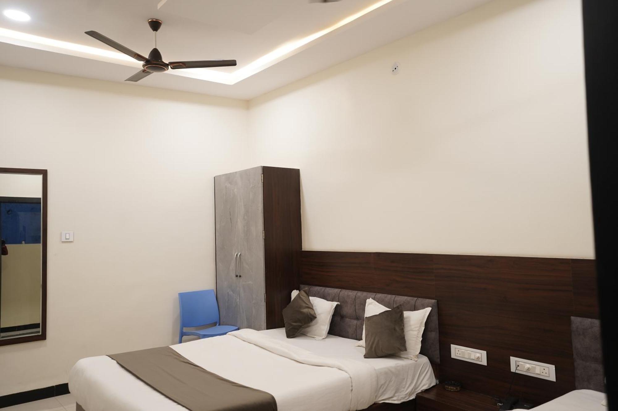 Hotel Dev Kripa Ujjain Exterior photo