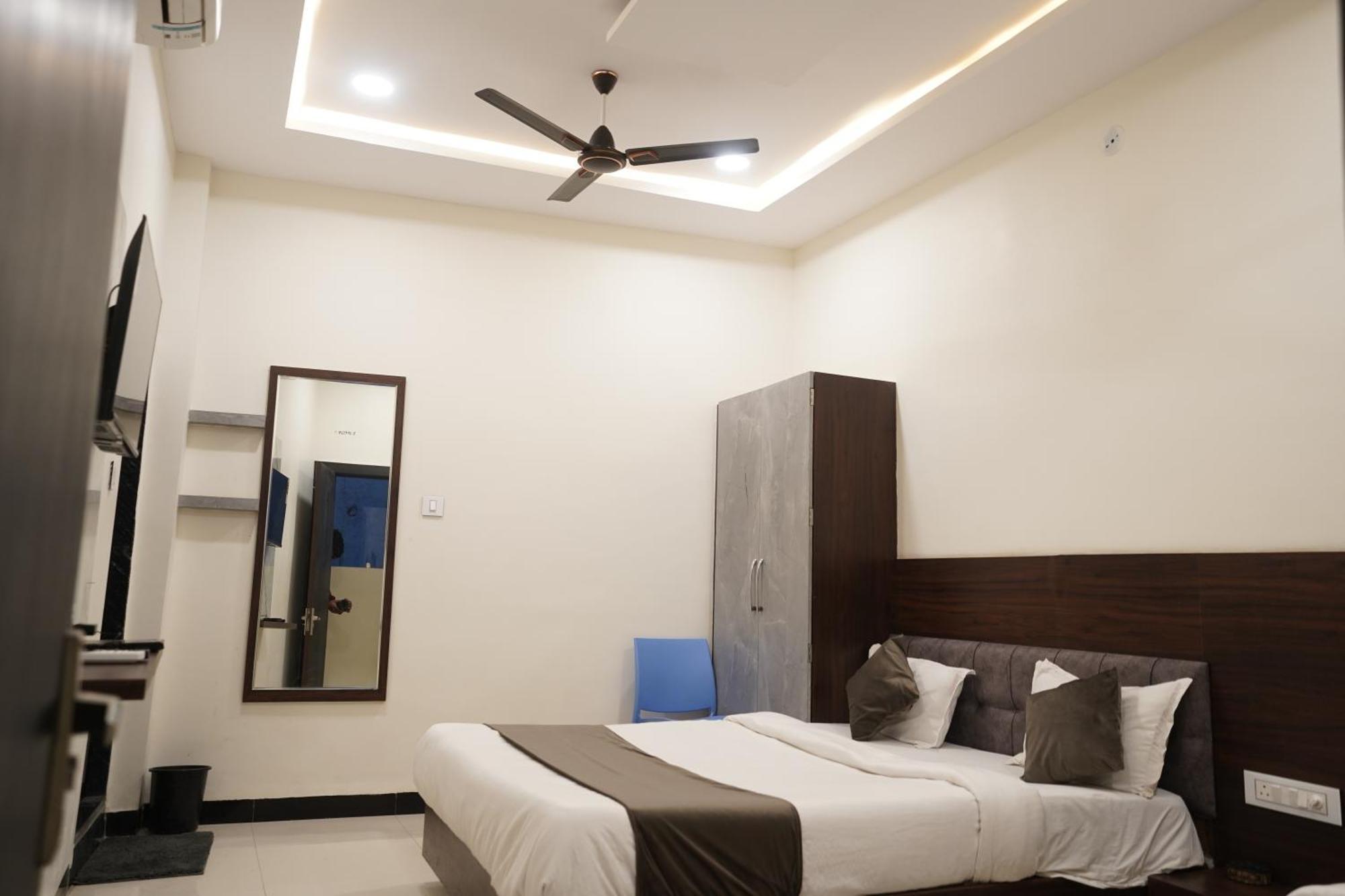 Hotel Dev Kripa Ujjain Exterior photo