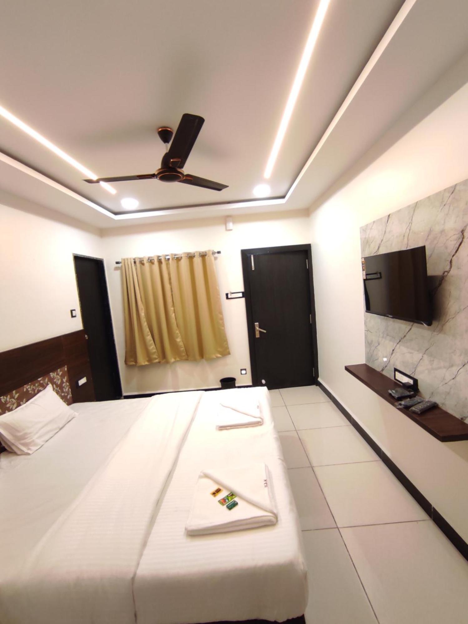 Hotel Dev Kripa Ujjain Exterior photo